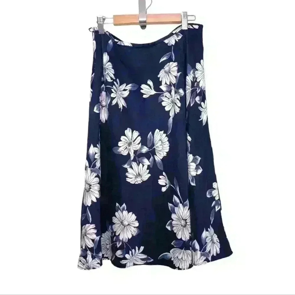 Petite Sophisticate Floral Plus Size Silk Below Knee Skirt Blue and White